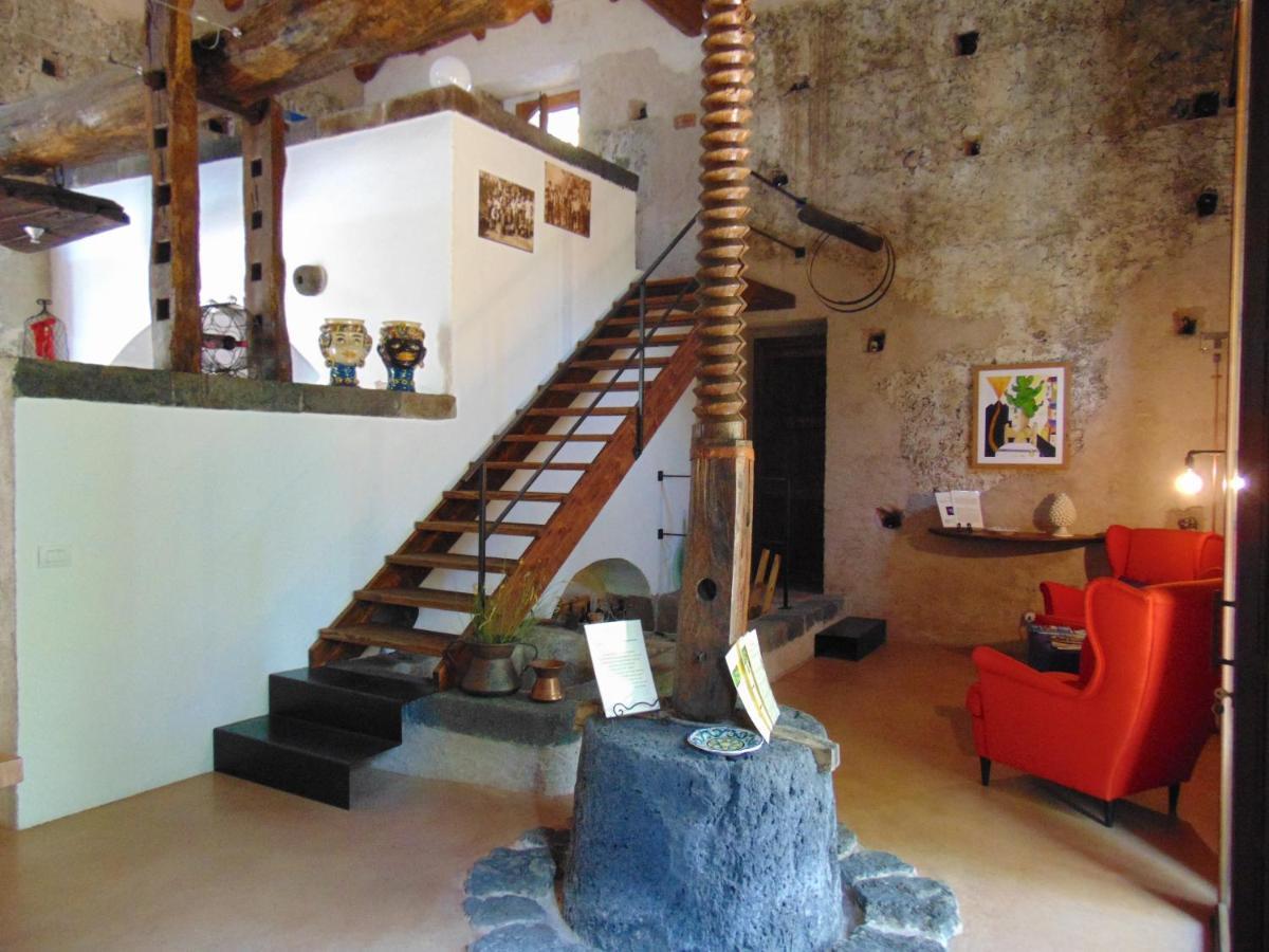 La Corte Di Bafe B&B "Slow Life" ซัฟเฟรานา เอตเนอา ภายนอก รูปภาพ