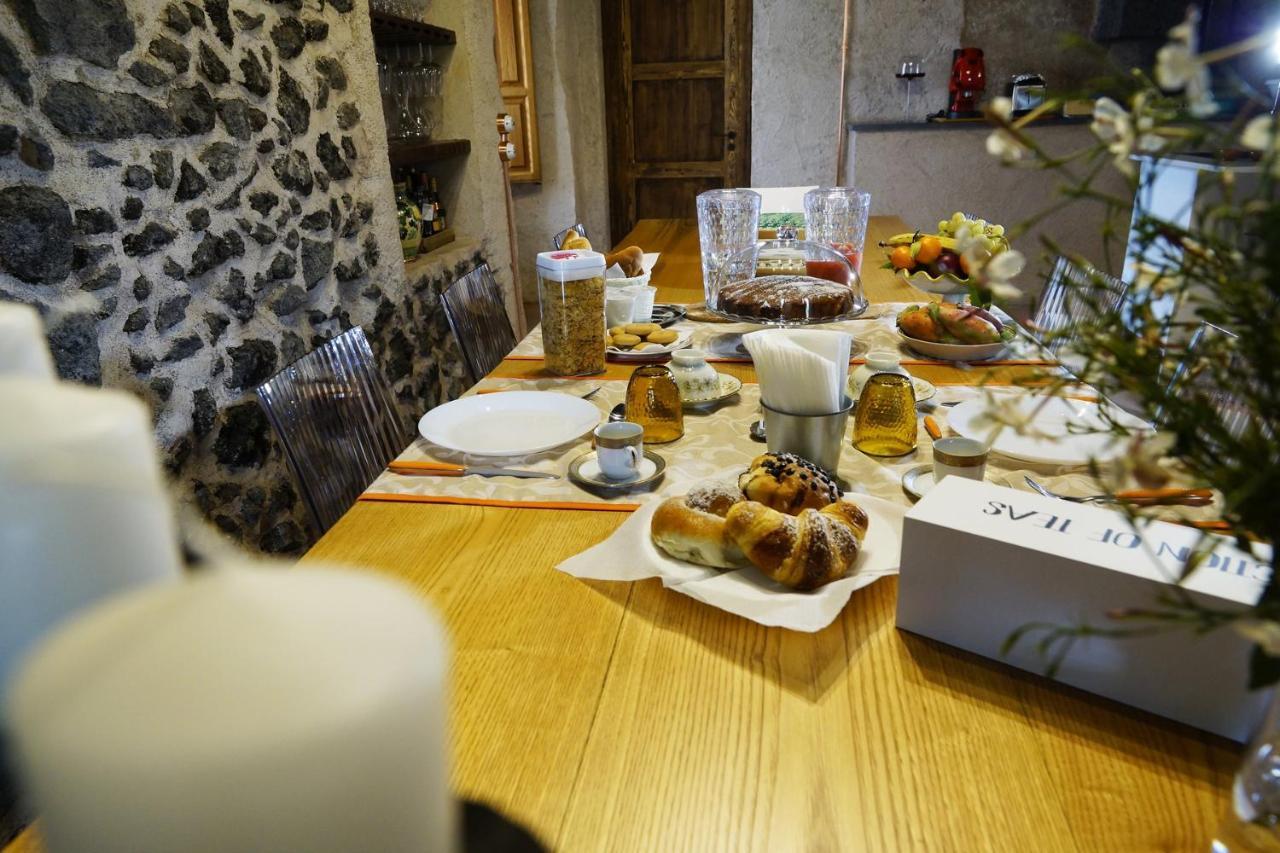 La Corte Di Bafe B&B "Slow Life" ซัฟเฟรานา เอตเนอา ภายนอก รูปภาพ